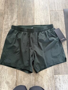 Men’s Lululemon Run Crew Ripstop shorts 6” (Lined) Size Large